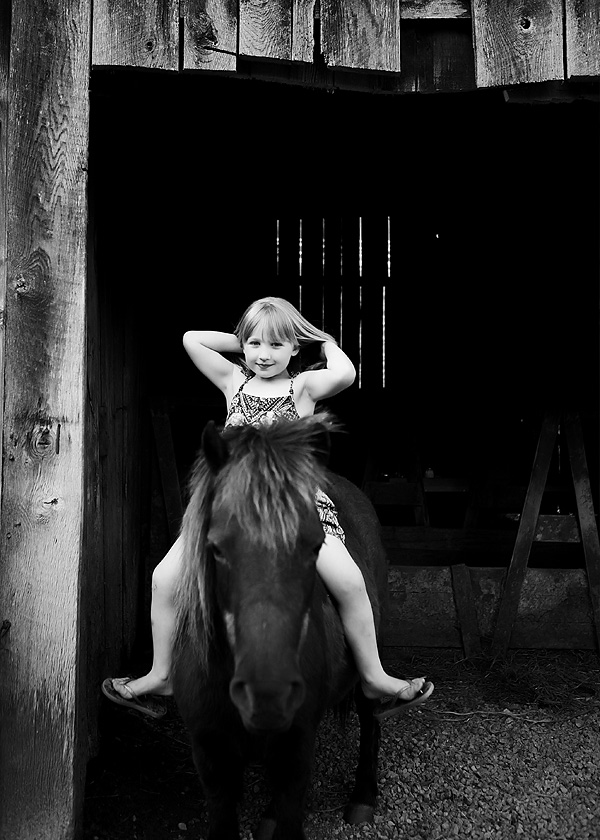 Annika loves Ponies!!!